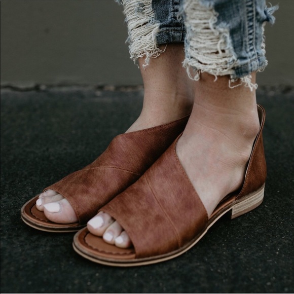 LAST 1️⃣ Soft Vegan Leather Cut Out Shank Flat - Picture 3 of 8